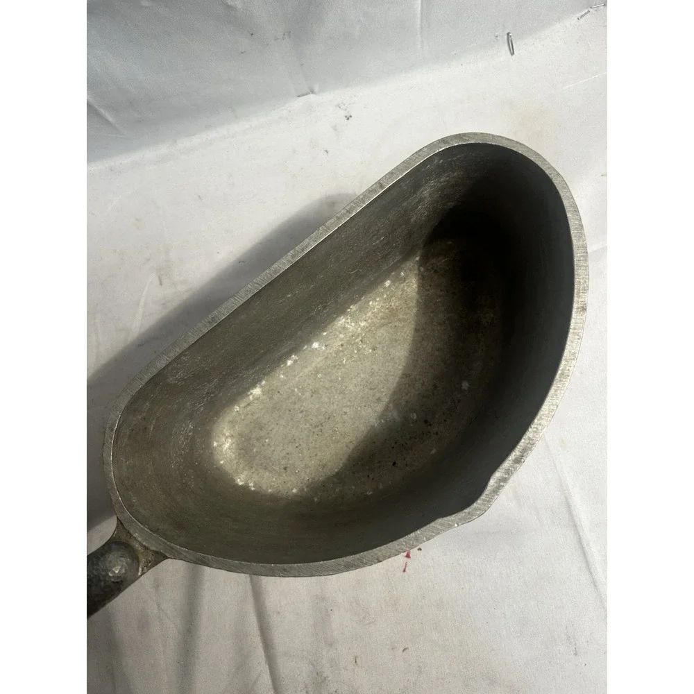 2 VINTAGE CLUB HAMMERCRAFT ALUMINUM HALF ROUND POTS WITH LIDS